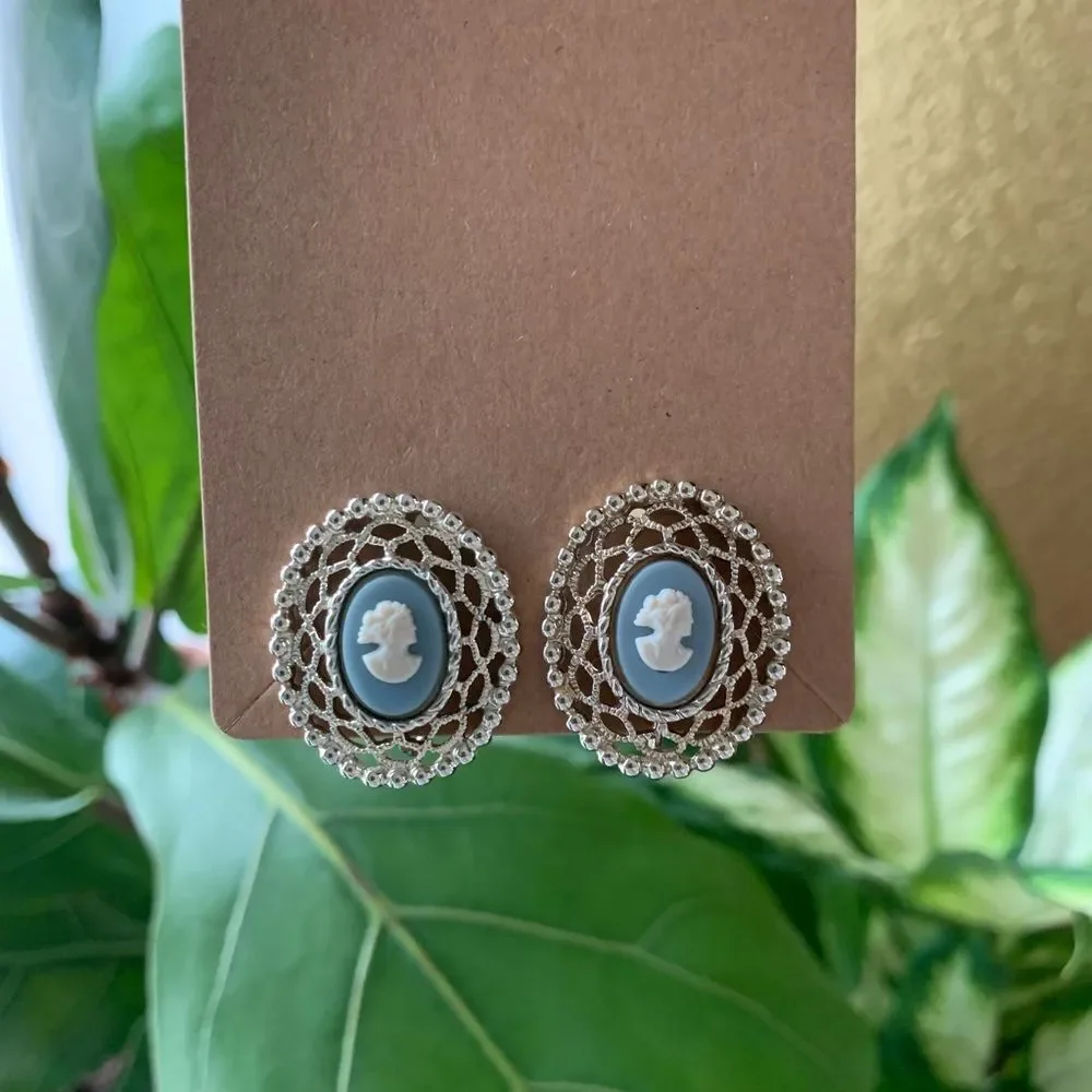 Vintage Sarah Coventry Clip-on Earrings - Picture 1 of 3